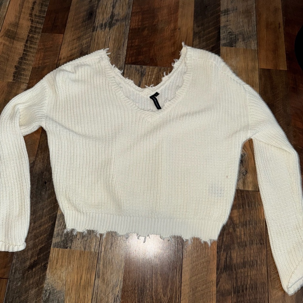 moon & madison Cream V-Neck Frayed Hem Sweater